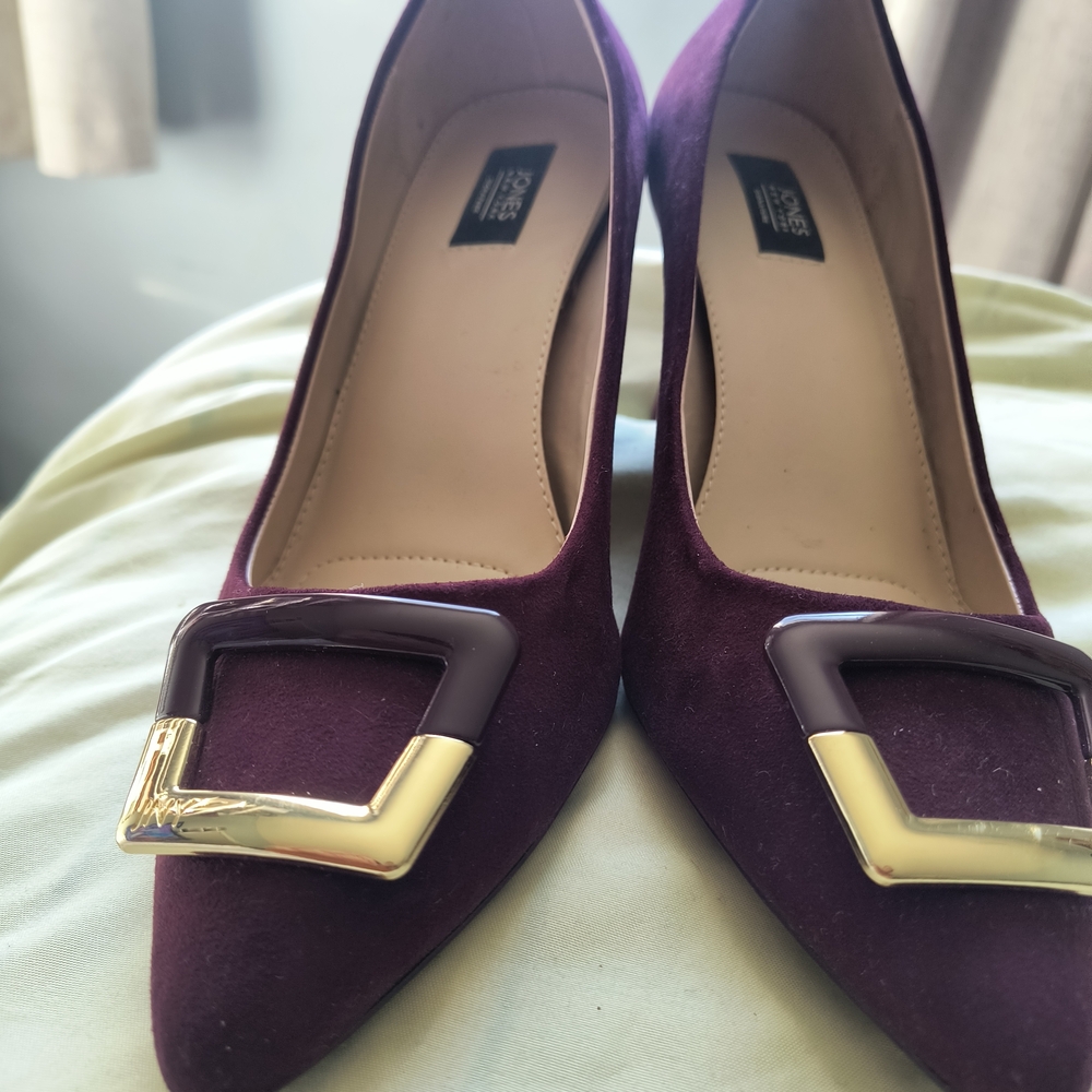 Jones New York Plum Heels with Gold Accent